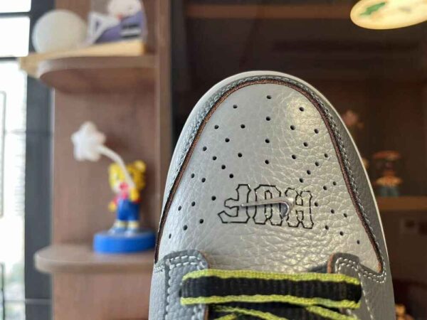 HUF x Nike SB Dunk Low "Frienda and Family" - Image 2