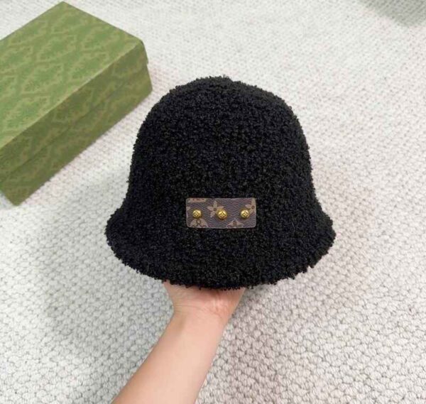 LV hat 40