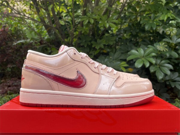 Air Jordan 1 Low "Valentine's Day"