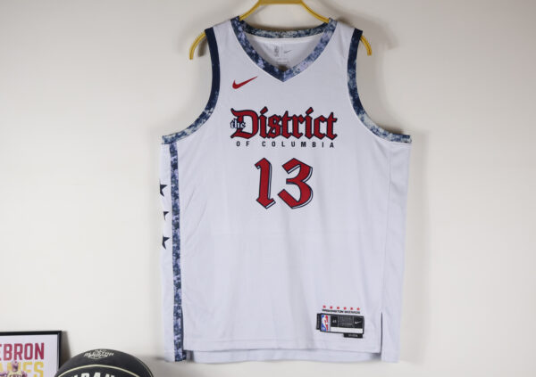 25 Wizards City White