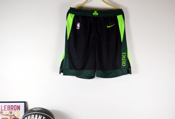 25 Kaicheng black pants