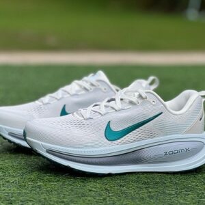 Nike Vomero 18 Running Shoes – White/Gray/Blue – Breathable Mesh Air Cushion – Shock-Absorbing Sports Marathon Shoes