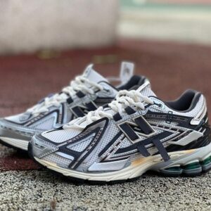 New Balance 1906R “Silver Grey Black Green”
